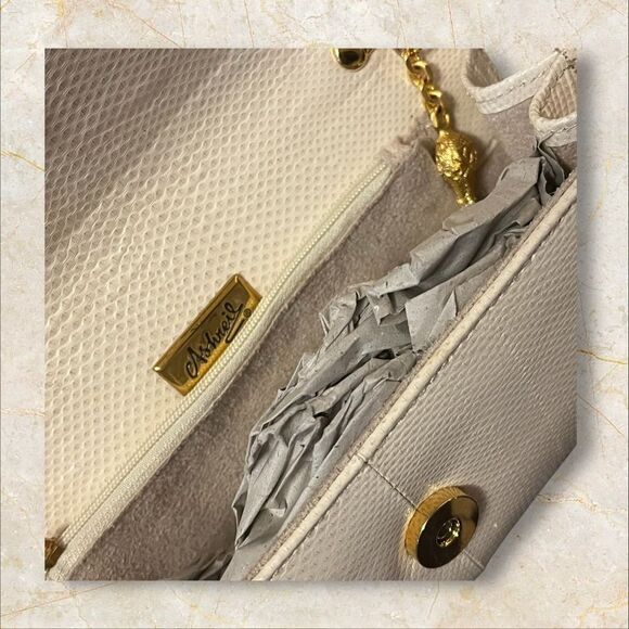 Ashreil cream textured shoulder bag gold tone chain with vintage style detail - Picture 5 of 12